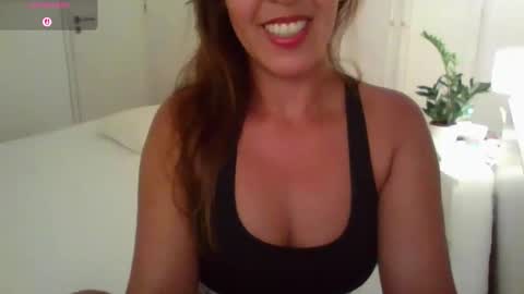 Snapshot of jujubaeu chatting on May 2026 02:05:01 AM Juju online show from May 2026 02:05:01 AM