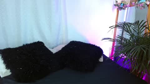 Jules and Gia online show from January 2025 01:58:02 PM