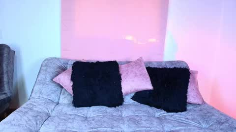 Jules and Gia online show from November 2025 07:02:02 PM