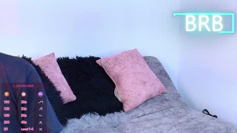 Snapshot of jules_n_gia chatting on May 2026 09:18:02 AM Jules and Gia online show from May 2026 09:18:02 AM