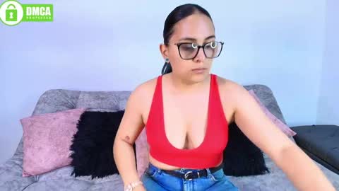 Snapshot of jules_n_gia chatting on May 2026 05:31:02 PM Jules and Gia online show from May 2026 05:31:02 PM