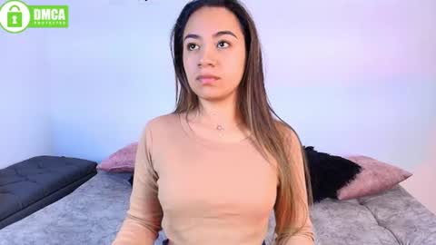 Snapshot of jules_n_gia chatting on June 2026 06:28:01 PM Jules and Gia online show from June 2026 06:28:01 PM