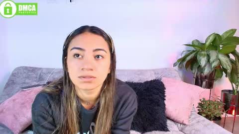 Snapshot of jules_n_gia chatting on June 2026 02:40:02 PM Jules and Gia online show from June 2026 02:40:02 PM