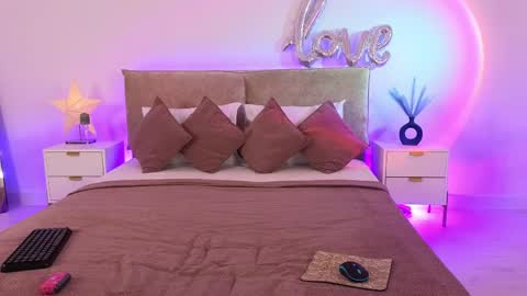 Jules Nightt online show from April 2026 09:45:02 PM