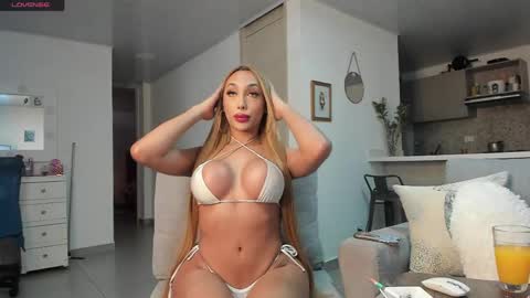 Snapshot of julessy_bonny chatting on May 2026 04:56:01 PM julessy online show from May 2026 04:56:01 PM