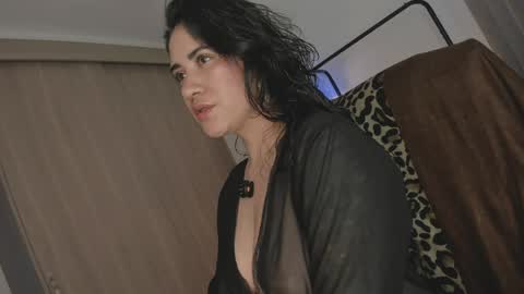 Snapshot of juli_hairy chatting on May 2026 10:04:02 PM Juli Modelo Independiente online show from May 2026 10:04:02 PM