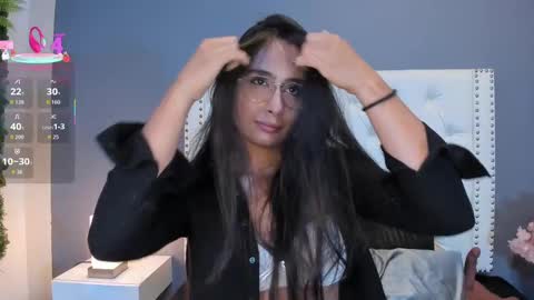 J U L IA   M A R T I N E Z online show from September 2025 11:55:02 AM