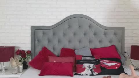 Julia online show from September 2025 05:00:02 AM