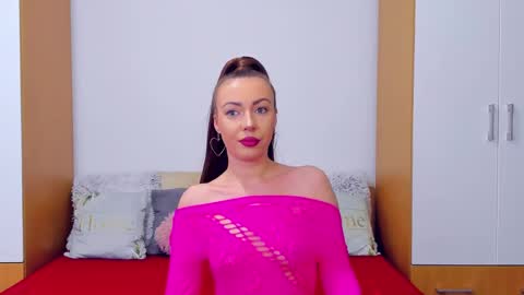 juliahaiee online show from February 2025 09:59:01 PM