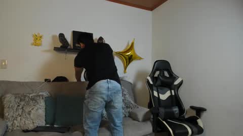 julian_wallace online show from December 2025 05:33:02 PM