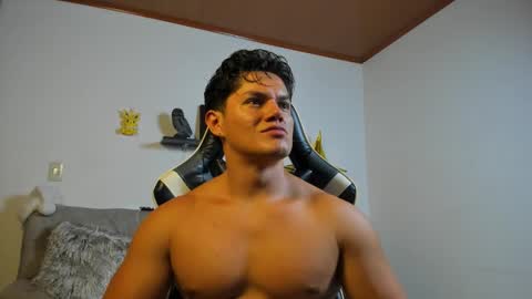 julian_wallace online show from December 2025 08:49:02 PM