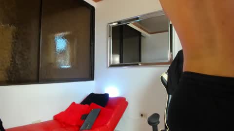 julian_wallace online show from March 2026 07:33:01 PM