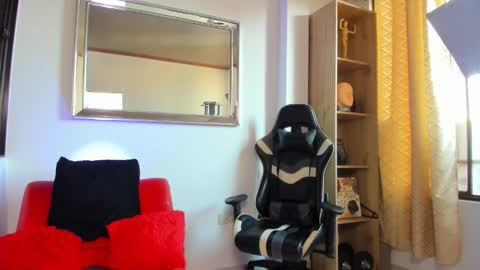 julian_wallace online show from March 2026 12:42:01 PM