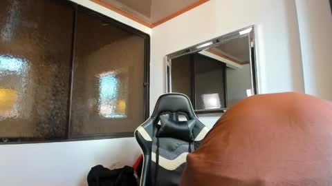 julian_wallace online show from April 2026 07:55:01 PM