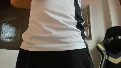 Snapshot of julian_wallace chatting on May 2026 06:03:01 PM julian_wallace online show from May 2026 06:03:01 PM