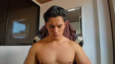 Snapshot of julian_wallace chatting on May 2026 06:24:01 PM julian_wallace online show from May 2026 06:24:01 PM
