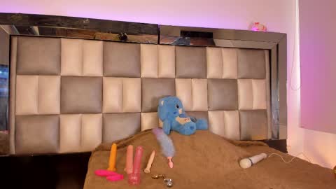 juliana_js_ online show from March 2025 08:59:01 PM