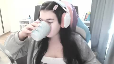 Snapshot of julianesanzo chatting on June 2026 09:57:02 AM MIa online show from June 2026 09:57:02 AM