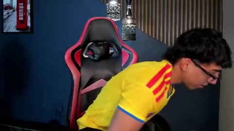 Julian online show from June 2026 08:18:01 PM