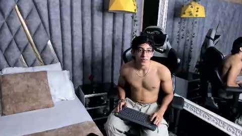 Julian online show from July 2026 09:06:02 PM