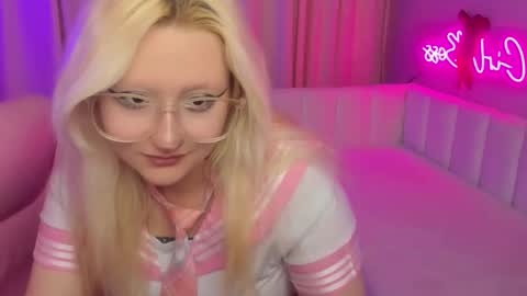 JuliaSharkk online show from October 2025 07:46:02 PM