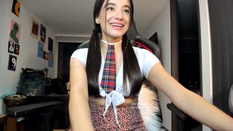 Snapshot of julidavila chatting on December 2024 04:09:01 AM Jeimy Help me to reach 100 thumbs up online show from December 2024 04:09:01 AM