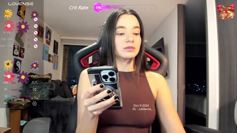 Snapshot of julidavila chatting on December 2024 12:39:01 AM Jeimy Help me to reach 100 thumbs up online show from December 2024 12:39:01 AM