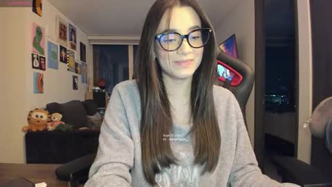 Snapshot of julidavila chatting on September 2025 02:02:02 AM Jeimy Help me to reach 100 thumbs up online show from September 2025 02:02:02 AM