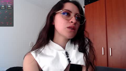 Snapshot of julie_autmn_ chatting on January 2025 03:10:01 PM yules online show from January 2025 03:10:01 PM