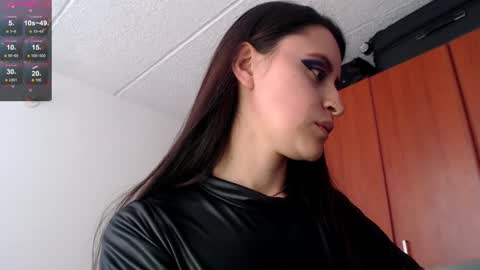 Snapshot of julie_autmn_ chatting on January 2025 05:32:01 PM yules online show from January 2025 05:32:01 PM