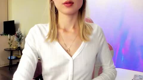 Julie online show from November 2025 04:40:01 PM