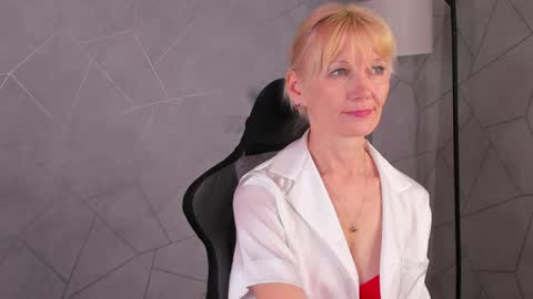 Julie Lucasss online show from May 2026 11:56:01 PM