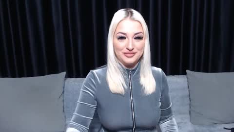 julia online show from February 2025 10:43:02 PM