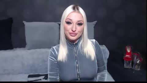 julia online show from February 2025 10:07:02 PM