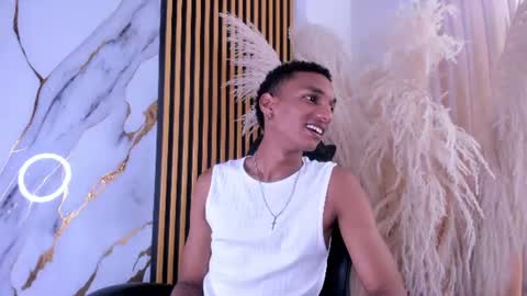 Snapshot of juliensaint_ chatting on June 2026 03:43:01 PM Julien online show from June 2026 03:43:01 PM