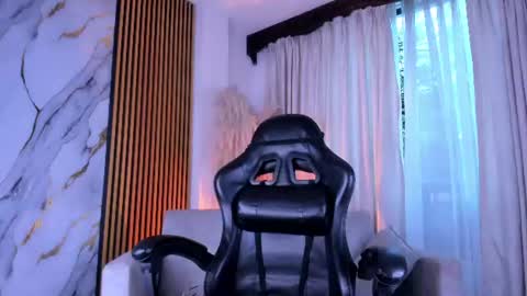 Snapshot of juliensaint_ chatting on June 2026 11:27:01 AM Julien online show from June 2026 11:27:01 AM