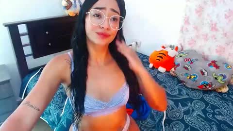 Snapshot of julieta_art1 chatting on December 2024 09:51:01 PM julieta art1 online show from December 2024 09:51:01 PM