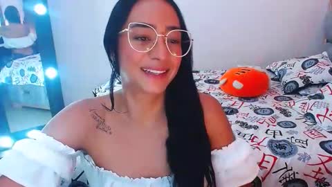 Snapshot of julieta_art1 chatting on September 2025 09:20:02 PM julieta art1 online show from September 2025 09:20:02 PM