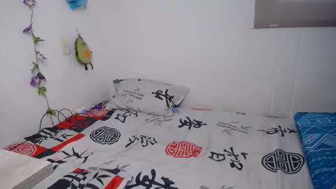 Julieta  Hass online show from September 2025 05:58:01 PM