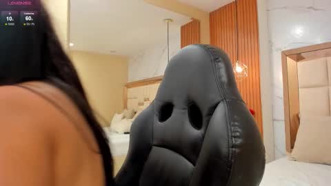     online show from November 2025 10:15:02 AM