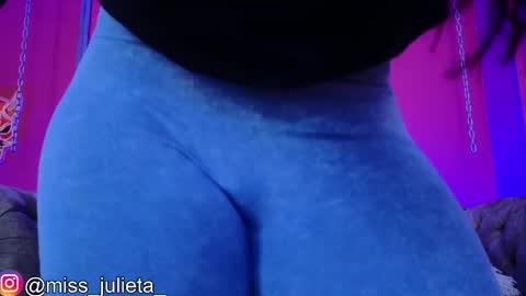Snapshot of julieta_russell chatting on May 2026 12:13:02 PM Julieta online show from May 2026 12:13:02 PM