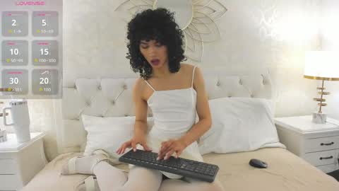 Snapshot of julietta___ chatting on May 2026 12:45:01 PM julietta online show from May 2026 12:45:01 PM