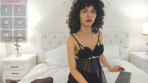 Snapshot of julietta___ chatting on May 2026 12:13:02 PM julietta online show from May 2026 12:13:02 PM