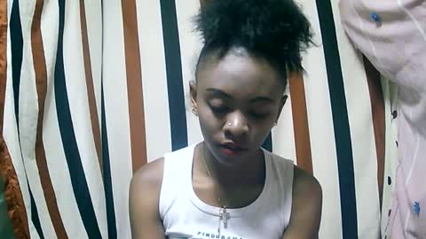 juliette9794 online show from November 2025 05:12:01 PM