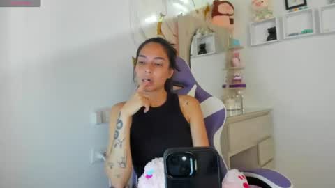 Snapshot of juliette_sweet05 chatting on July 2026 08:52:02 PM juliette online show from July 2026 08:52:02 PM