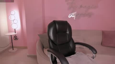 Juliette Moreau online show from May 2026 06:57:02 PM