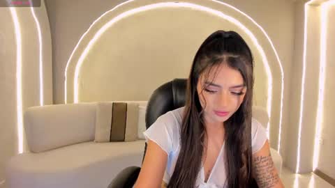 Snapshot of juliettemoreaux chatting on June 2026 11:34:02 AM Juliette Moreau online show from June 2026 11:34:02 AM