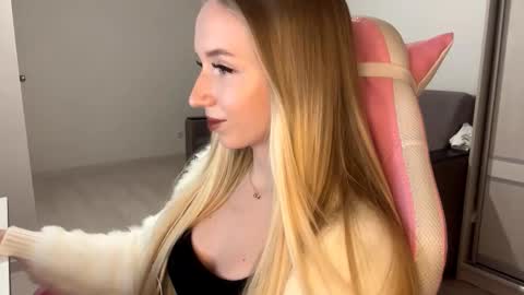 Sofie online show from November 2025 03:32:02 PM