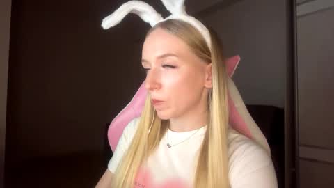 Sofie online show from November 2025 05:14:02 PM