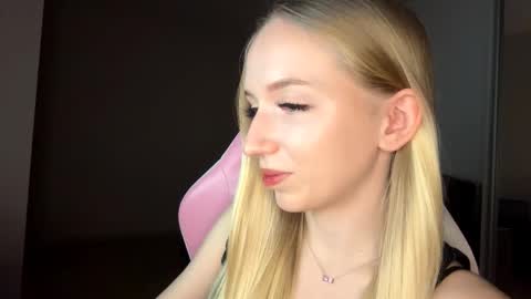 Sofie online show from November 2025 04:09:02 PM